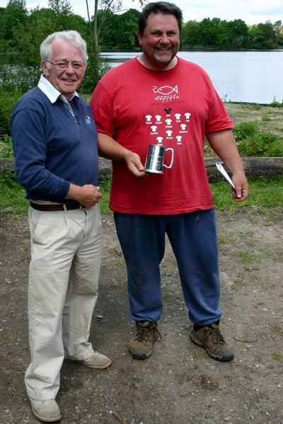 Ian collects some silverware from his other club, Farnham and District, but loyally shows off his true colours by wearing a Really Wrecked T-shirt